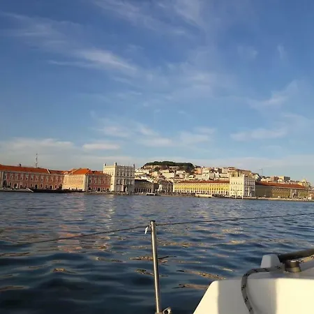 Love Boat With A Tour Båthotell