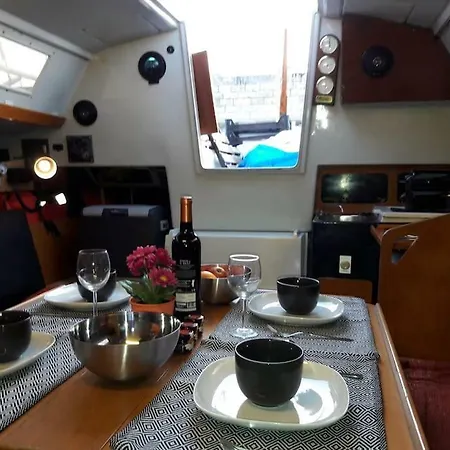 Båthotell Love Boat With A Tour Lisboa