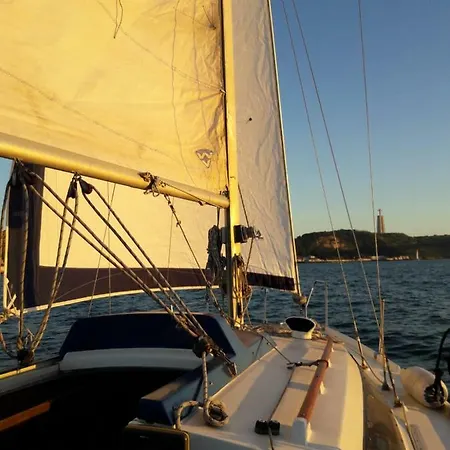 Love Boat With A Tour * Lisboa