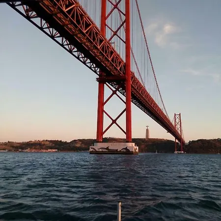 Båthotell Love Boat With A Tour Lisboa