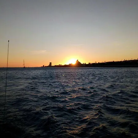 Love Boat With A Tour Båthotell